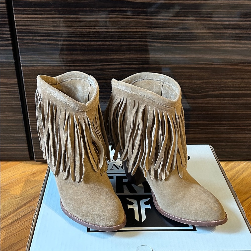 FRYE - Llana Fringe Tan Leather Boho Western Ankle Bootie Boots Size 8.5